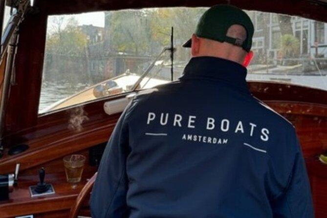 Winter Canal Cruise in Amsterdam - Your guide and captain: what the best ones do on this route
