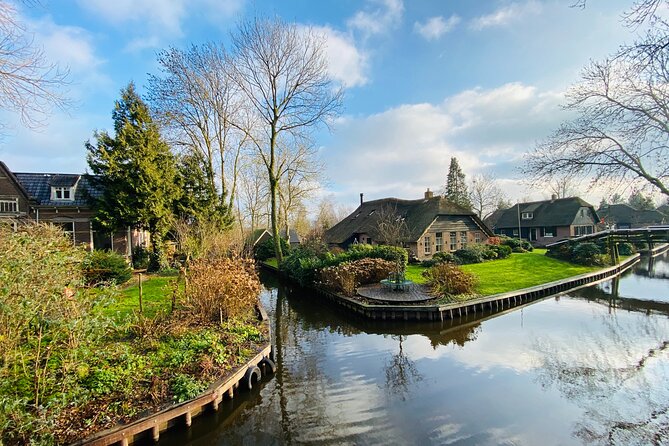 Zaanse Schans and Giethoorn Small-Group Tour with Hotel Pick-Up - The dike moment and why the ride can still be interesting