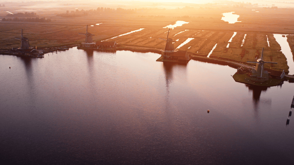 Zaanse Schans: Private Cruise + Live Guide, Optional Drinks - FAQ