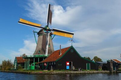 Zaanse Schans Windmills, cheese and clogs and Volendam tour from Amsterdam - Your private Mercedes ride: comfort, Wi‑Fi, and a smoother start