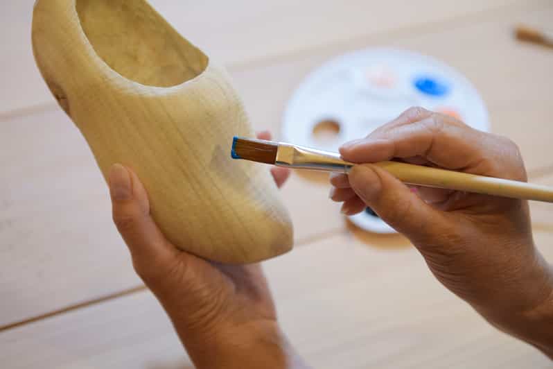 Zaanse Schans: Wooden Shoe Painting Workshop - Finding the Workshop Door and Getting Up to the Studio